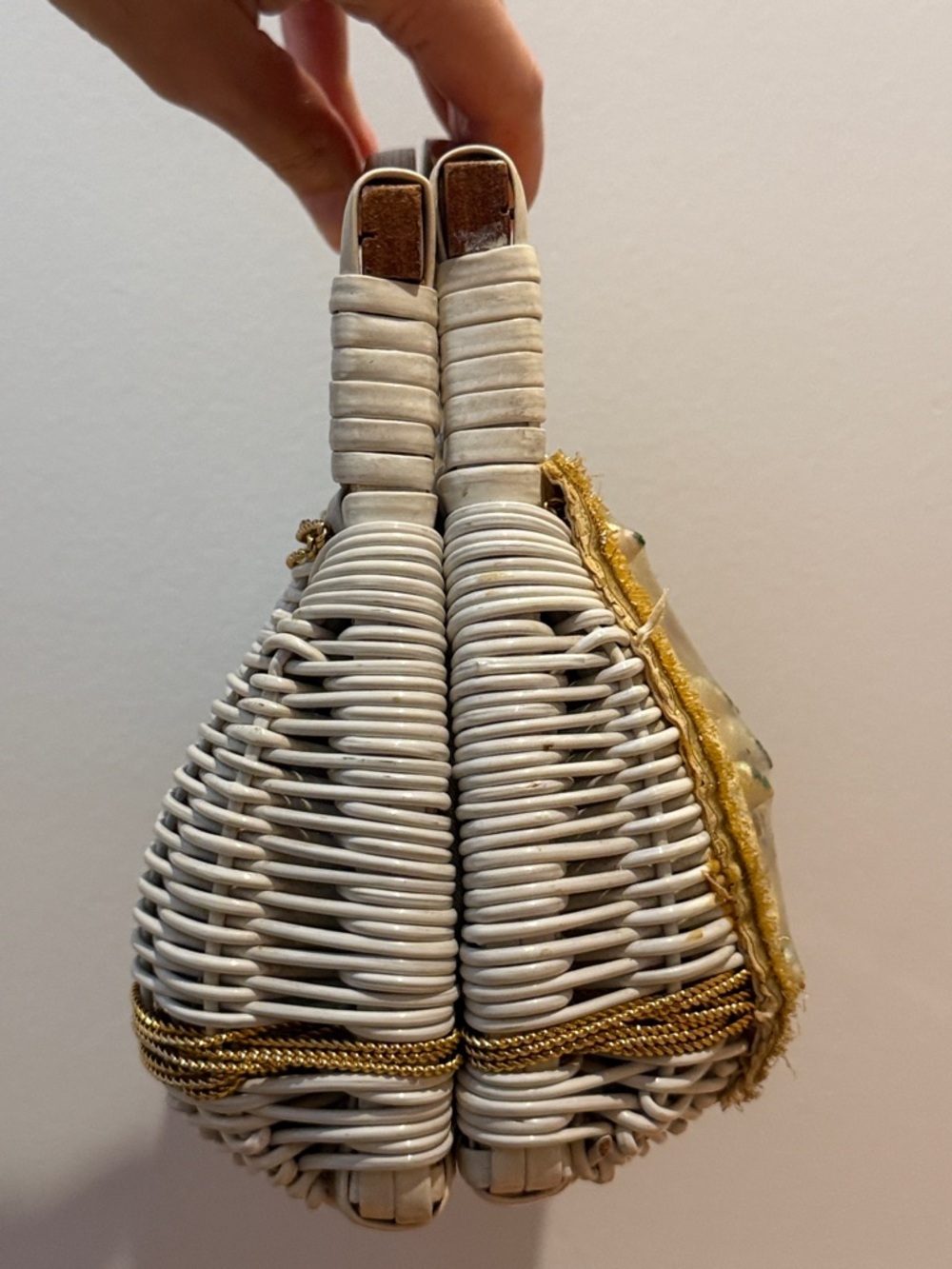 Vintage White Wicker Shell Purse with Wooden Handle - 1960s - Picture 12 of 12